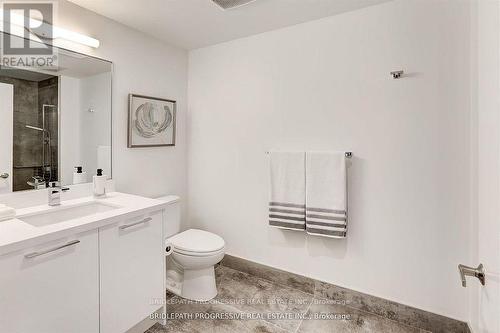 202 - 3 Southvale Drive, Toronto, ON - Indoor Photo Showing Bathroom