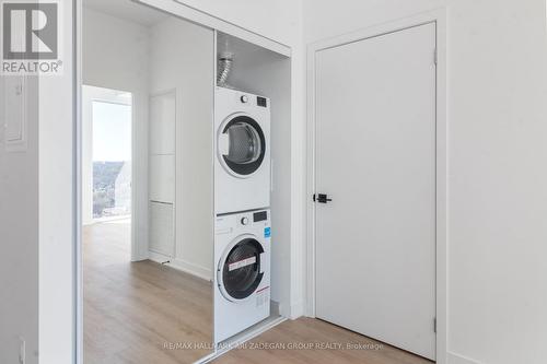 2511 - 319 Jarvis Street, Toronto (Church-Yonge Corridor), ON - Indoor Photo Showing Laundry Room