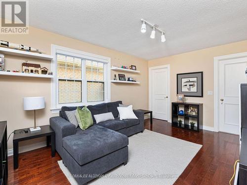 28 Joel Swirsky Boulevard, Toronto (Clanton Park), ON - Indoor Photo Showing Living Room