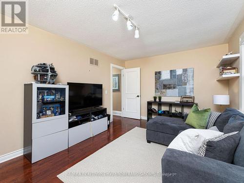 28 Joel Swirsky Boulevard, Toronto (Clanton Park), ON - Indoor Photo Showing Living Room