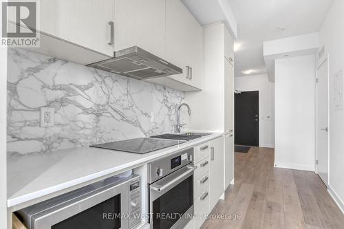 1106 - 60 Honeycrisp Crescent, Vaughan, ON - Indoor Photo Showing Kitchen With Upgraded Kitchen