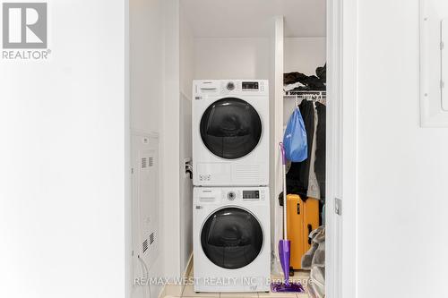 1106 - 60 Honeycrisp Crescent, Vaughan, ON - Indoor Photo Showing Laundry Room