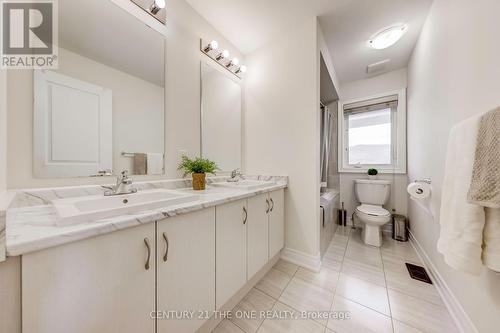 152 Frederick Pearson Street, East Gwillimbury, ON - Indoor Photo Showing Bathroom