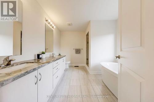 152 Frederick Pearson Street, East Gwillimbury, ON - Indoor Photo Showing Bathroom