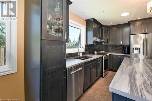 28 Woodburn Avenue, St. Catharines, ON - Indoor Photo Showing Kitchen With Double Sink With Upgraded Kitchen