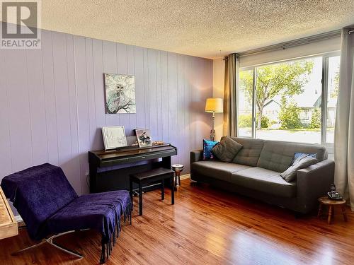 556 Harper Street, Prince George, BC - Indoor Photo Showing Living Room