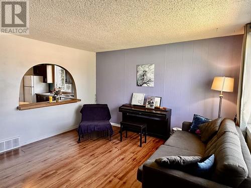 556 Harper Street, Prince George, BC - Indoor Photo Showing Living Room