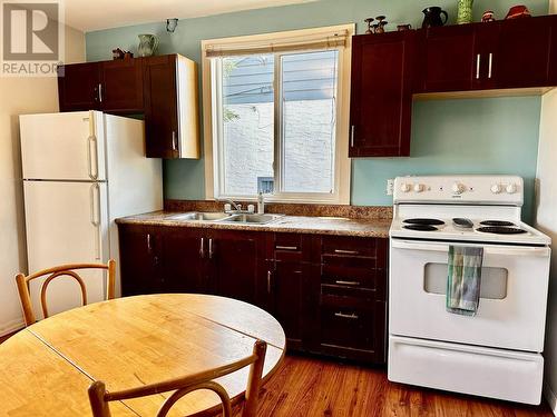 556 Harper Street, Prince George, BC - Indoor Photo Showing Kitchen With Double Sink