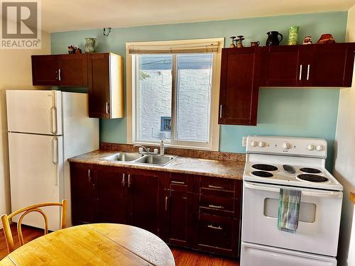 556 Harper Street, Prince George, BC - Indoor Photo Showing Kitchen With Double Sink