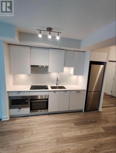 1907 - 99 Broadway Avenue, Toronto (Mount Pleasant West), ON - Indoor Photo Showing Kitchen With Stainless Steel Kitchen With Upgraded Kitchen