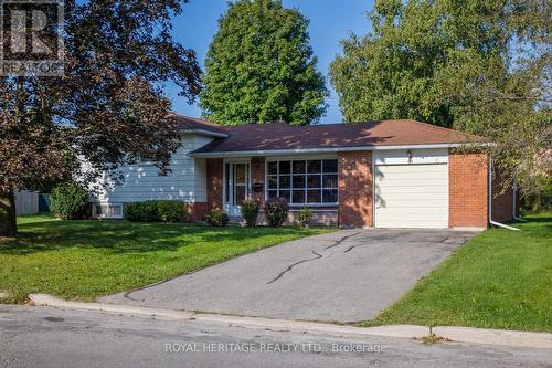 48 Northlin Park Road, Kawartha Lakes (Lindsay), ON - Outdoor With Facade