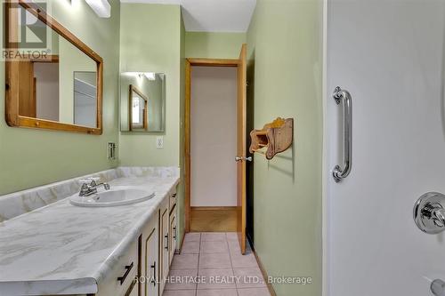 48 Northlin Park Road, Kawartha Lakes (Lindsay), ON - Indoor Photo Showing Bathroom