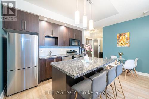 905 - 28 Linden Street W, Toronto, ON - Indoor Photo Showing Kitchen With Upgraded Kitchen