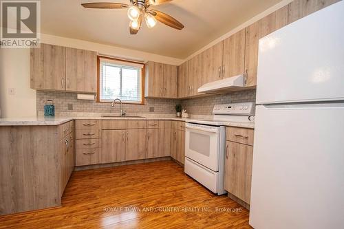 30 - 115 Mary Street W, Kawartha Lakes (Lindsay), ON - Indoor Photo Showing Kitchen