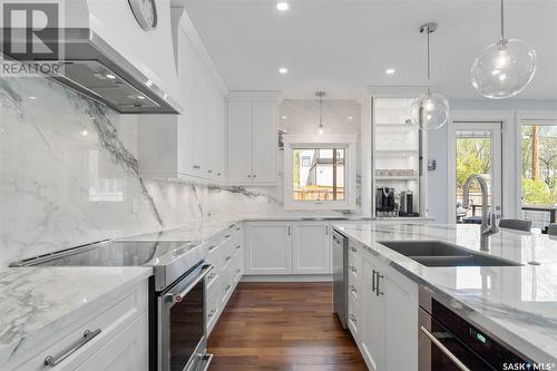 1027 15Th Street E, Saskatoon, SK - Indoor Photo Showing Kitchen With Double Sink With Upgraded Kitchen