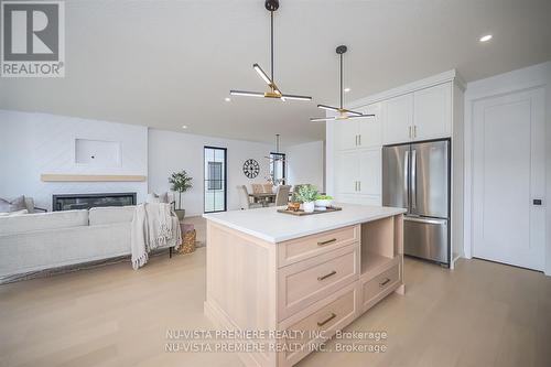 769 Gatestone Road, London, ON - Indoor Photo Showing Kitchen With Upgraded Kitchen