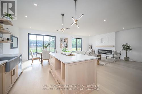 769 Gatestone Road, London, ON - Indoor Photo Showing Kitchen With Upgraded Kitchen