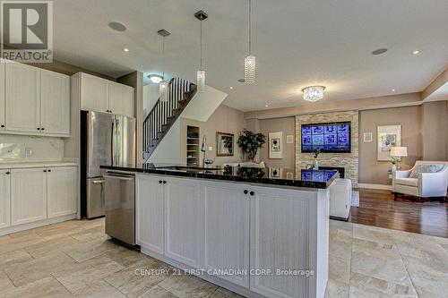 1056 Loft Court, London, ON - Indoor Photo Showing Kitchen With Upgraded Kitchen