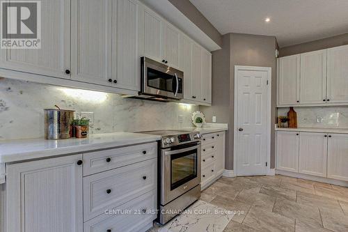 1056 Loft Court, London, ON - Indoor Photo Showing Kitchen