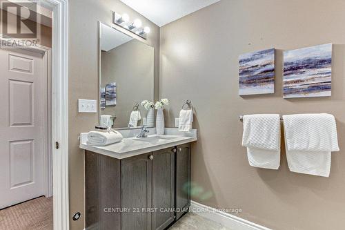 1056 Loft Court, London, ON - Indoor Photo Showing Bathroom