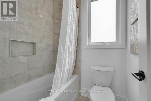 JACK & JILL BATH - 868 Eagletrace Drive, London, ON - Indoor Photo Showing Bathroom