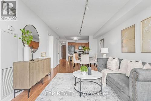 638 - 35 Viking Lane, Toronto, ON - Indoor Photo Showing Living Room