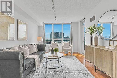 638 - 35 Viking Lane, Toronto, ON - Indoor Photo Showing Living Room