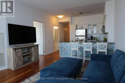 606 - 15 Windermere Avenue, Toronto, ON - Indoor Photo Showing Living Room