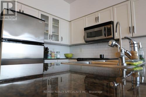 606 - 15 Windermere Avenue, Toronto (High Park-Swansea), ON - Indoor Photo Showing Kitchen