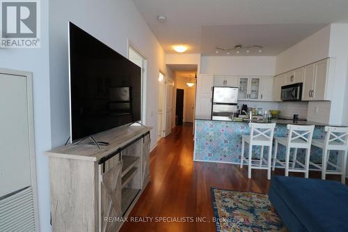 606 - 15 Windermere Avenue, Toronto (High Park-Swansea), ON - Indoor Photo Showing Kitchen