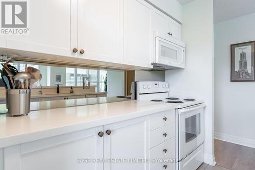 203 - 2119 Lake Shore Boulevard W, Toronto, ON - Indoor Photo Showing Kitchen