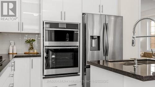 36 Sapwood Crescent, Brampton (Snelgrove), ON - Indoor Photo Showing Kitchen With Upgraded Kitchen