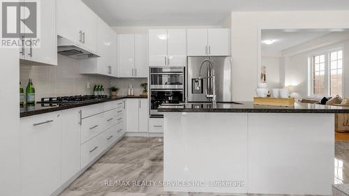 36 Sapwood Crescent, Brampton (Snelgrove), ON - Indoor Photo Showing Kitchen With Upgraded Kitchen