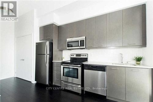 2001 - 365 Prince Of Wales Dr Drive, Mississauga (City Centre), ON - Indoor Photo Showing Kitchen With Stainless Steel Kitchen With Upgraded Kitchen