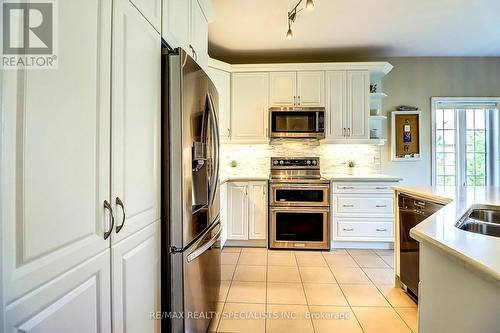 2 Lavender Jewel Street, Brampton (Sandringham-Wellington), ON - Indoor Photo Showing Kitchen With Double Sink With Upgraded Kitchen