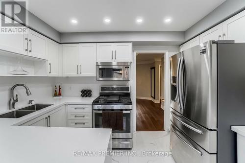 31 Stock Court, Cambridge, ON - Indoor Photo Showing Kitchen With Double Sink