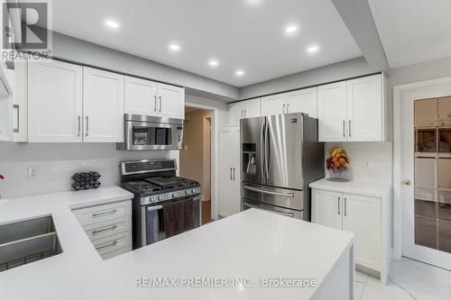 31 Stock Court, Cambridge, ON - Indoor Photo Showing Kitchen With Double Sink