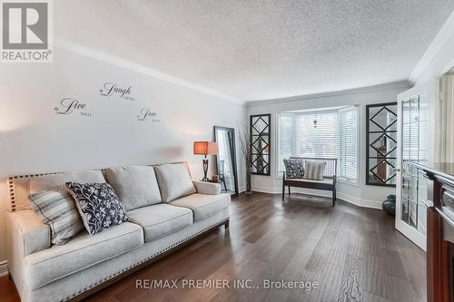 31 Stock Court, Cambridge, ON - Indoor Photo Showing Living Room