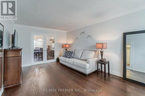 31 Stock Court, Cambridge, ON - Indoor Photo Showing Living Room