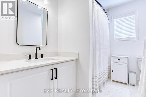 94 Benziger Lane, Hamilton (Winona), ON - Indoor Photo Showing Bathroom