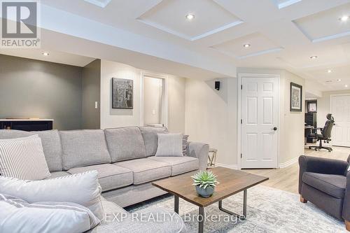 94 Benziger Lane, Hamilton, ON - Indoor Photo Showing Living Room