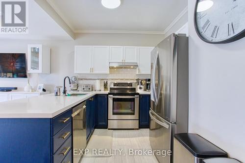 94 Benziger Lane, Hamilton (Winona), ON - Indoor Photo Showing Kitchen With Upgraded Kitchen