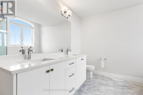 1937 Boardwalk Way, London, ON - Indoor Photo Showing Bathroom