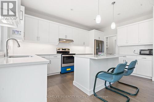 1937 Boardwalk Way, London, ON - Indoor Photo Showing Kitchen With Upgraded Kitchen