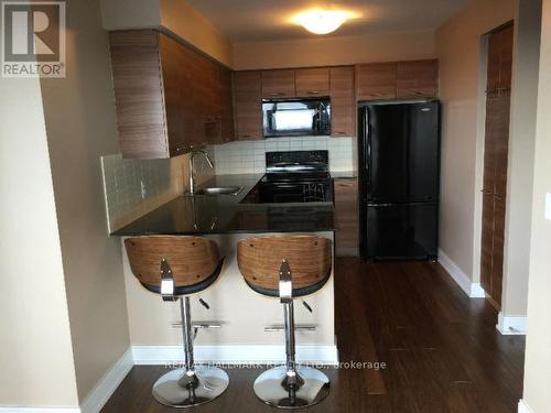 1018 - 135 Village Green Square, Toronto, ON - Indoor Photo Showing Kitchen