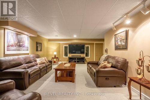 40 Bartok Crescent, Port Colborne, ON - Indoor Photo Showing Living Room