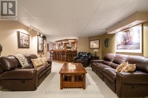 40 Bartok Crescent, Port Colborne, ON - Indoor Photo Showing Living Room