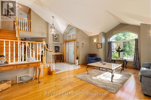 40 Bartok Crescent, Port Colborne, ON - Indoor Photo Showing Living Room