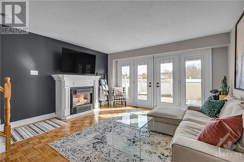 46 Spruce Crescent, Arnprior, ON - Indoor Photo Showing Living Room With Fireplace