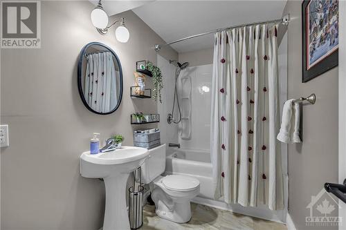 46 Spruce Crescent, Arnprior, ON - Indoor Photo Showing Bathroom